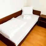招待所 Navara 歌林